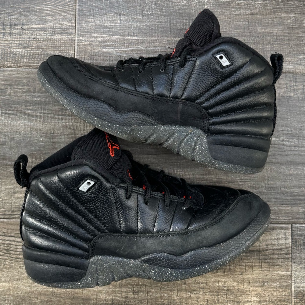 Jordan 12 retro utility black 2y